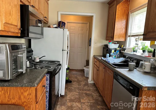 Photo 4 of Single family home for sale at 601 E Saunders Ave, Newton, NC 28658 | MLS# 4416913 | Listing updated on 2026-10-06