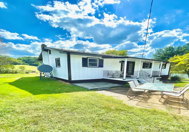 Photo 3 of Single family home for sale at 120 Sonoma Rd, Waynesville, NC 28786 | MLS# 4416940 | Listing updated on 2026-09-29