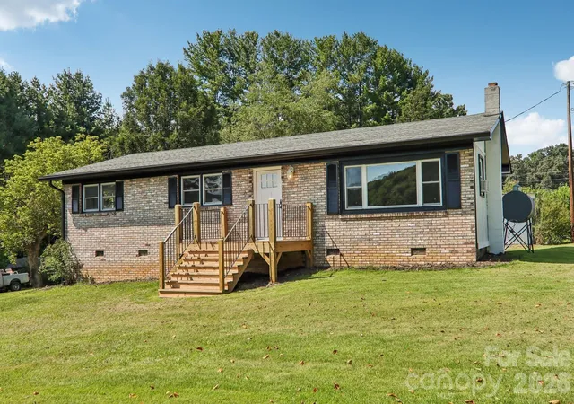Photo 2 of Single family home for sale at 120 Sonoma Rd, Waynesville, NC 28786 | MLS# 4416940 | Listing updated on 2026-09-29