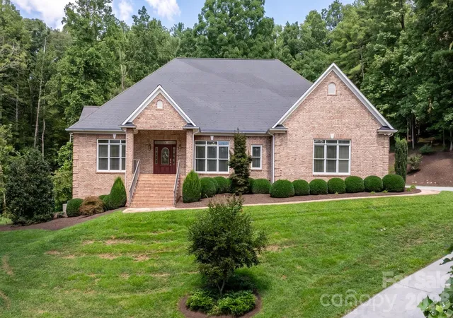 Photo 3 of Single family home for sale at 2752 Brittany Dr, Lenoir, NC 28645 | MLS# 4416951 | Listing updated on 2026-09-27