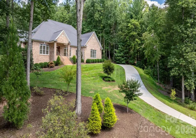 Photo 3 of Single family home for sale at 2752 Brittany Dr, Lenoir, NC 28645 | MLS# 4416951 | Listing updated on 2026-09-27