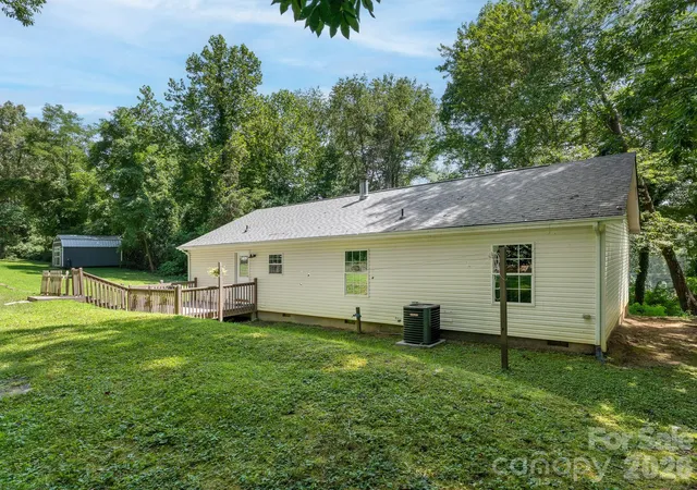 Photo 3 of Single family home for sale at 195 Shiloh Rd, Asheville, NC 28803 | MLS# 4416952 | Listing updated on 2026-10-07