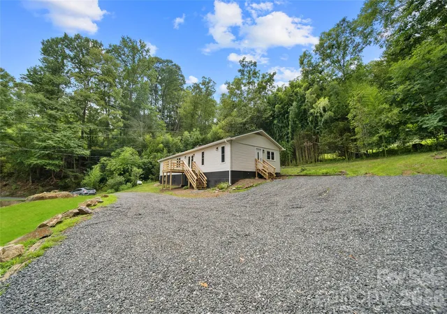 Photo 3 of Single family home for sale at 1218 Sweet Creek Rd, Bakersville, NC 28705 | MLS# 4417001 | Listing updated on 2026-10-26