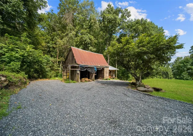 Photo 4 of Single family home for sale at 1218 Sweet Creek Rd, Bakersville, NC 28705 | MLS# 4417001 | Listing updated on 2026-08-22