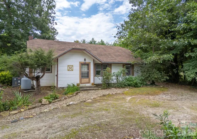 3rd image of 375 E King St, East Flat Rock, NC 28726 | MLS# 4417012