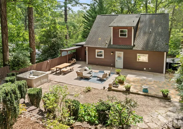 Photo 3 of Single family home for sale at 28 Marne Rd, Asheville, NC 28803 | MLS# 4417018 | Listing updated on 2026-10-22