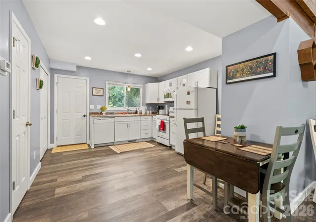 5th image of 15 N Garden Ct, Fletcher, NC 28732 | MLS# 4417049