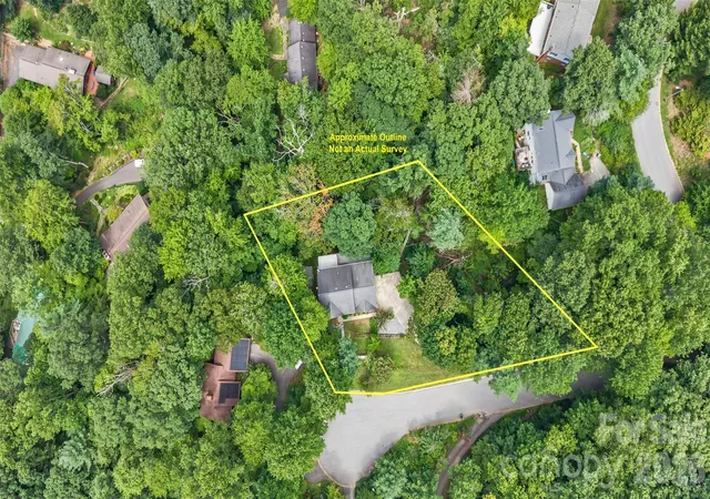 Photo 3 of Single family home for sale at 113 Ballantree Dr, Asheville, NC 28803 | MLS# 4417051 | Listing updated on 2026-09-30