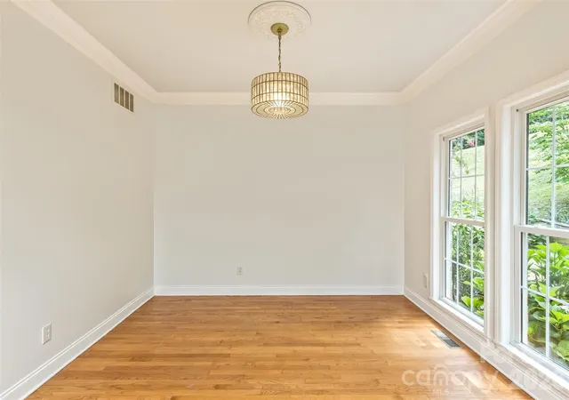 Photo 3 of Single family home for sale at 113 Ballantree Dr, Asheville, NC 28803 | MLS# 4417051 | Listing updated on 2026-09-30