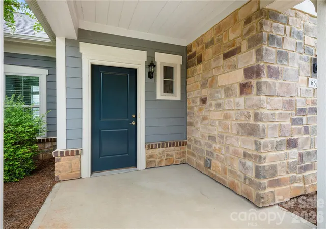 Photo 3 of Single family home for sale at 661 Poplar View Dr Nw, Concord, NC 28027 | MLS# 4417059 | Listing updated on 2026-09-13