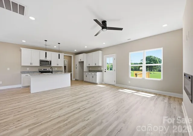 2nd image of 1513 Robin Rd, Newton, NC 28658 | MLS# 4417080