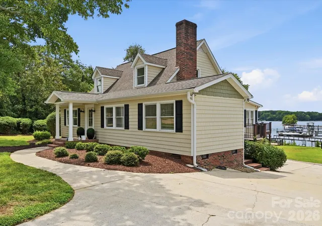 Photo 3 of Single family home for sale at 20845 Lagoona Dr, Cornelius, NC 28031 | MLS# 4417083 | Listing updated on 2026-09-15
