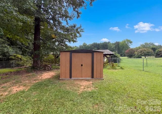23rd image of 225 Vineyard Dr, Salisbury, NC 28146 | MLS# 4417093