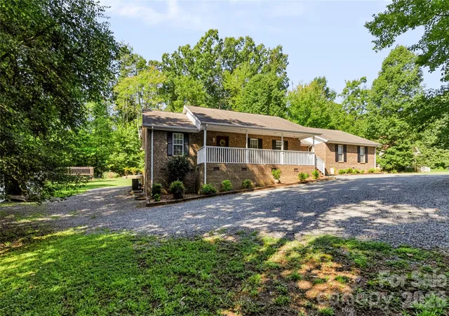 Photo 3 of Single family home for sale at 278 Newport Dr, Mount Gilead, NC 27306 | MLS# 4417109 | Listing updated on 2026-09-01
