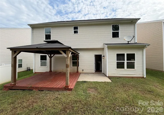 Photo 4 of Single family home for sale at 8815 First Run Ct, Charlotte, NC 28215 | MLS# 4417114 | Listing updated on 2026-10-08