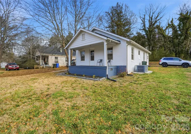 Photo 3 of Single family home for sale at 358 N Cleghorn St, Rutherfordton, NC 28139 | MLS# 4417118 | Listing updated on 2026-09-17