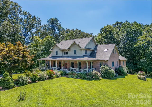 Photo 3 of Single family home for sale at 832 Asheville Hwy, Sylva, NC 28779 | MLS# 4417137 | Listing updated on 2026-10-08