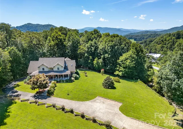 Photo 3 of Single family home for sale at 832 Asheville Hwy, Sylva, NC 28779 | MLS# 4417137 | Listing updated on 2026-10-08