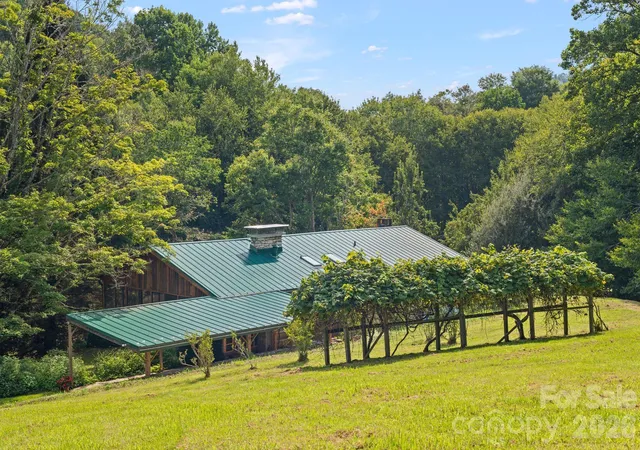 Photo 2 of Single family home for sale at 1061 Indian Trl Rd, Mars Hill, NC 28754 | MLS# 4417141 | Listing updated on 2026-09-04