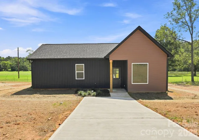 1st image of 1515 Robin Rd, Newton, NC 28658 | MLS# 4417151