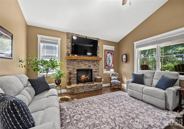 4th image of 202 Windy Acres Knoll Dr, Hendersonville, NC 28792 | MLS# 4417155