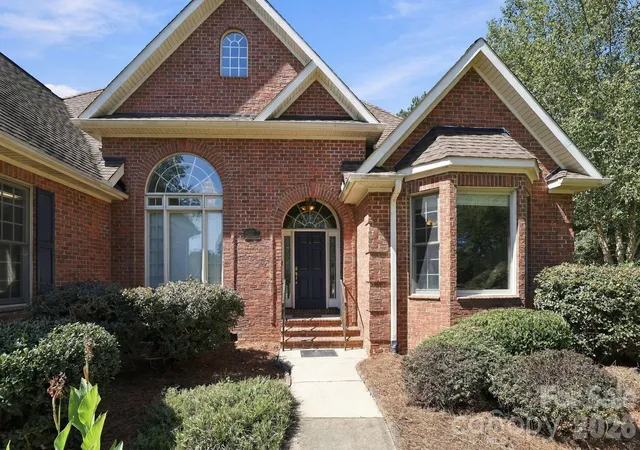 Photo 1 of Single family home for sale at 1304 Glenview Ln, Rock Hill, SC 29730 | MLS# 4417168 | Listing updated on 2026-09-30