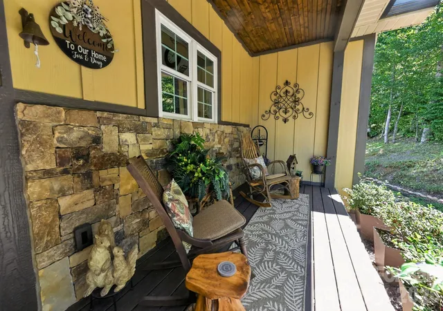 Photo 4 of Single family home for sale at 100 Brookstone Mountain Trl, Franklin, NC 28734 | MLS# 4417171 | Listing updated on 2026-08-25