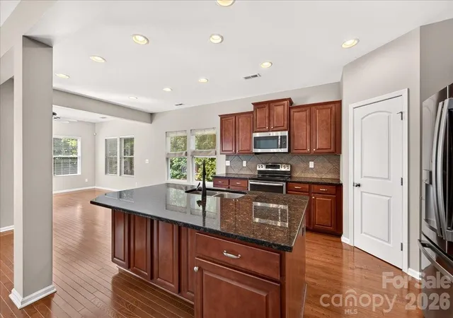 Photo 4 of Single family home for sale at 2001 Madeira Cir, Waxhaw, NC 28173 | MLS# 4417175 | Listing updated on 2026-10-04