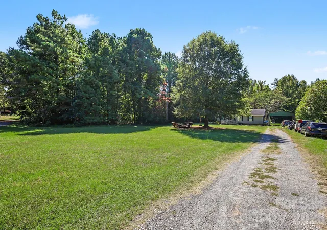 Photo 3 of Single family home for sale at 198 Smith Clemmer Rd, Mount Holly, NC 28120 | MLS# 4417179 | Listing updated on 2026-10-01
