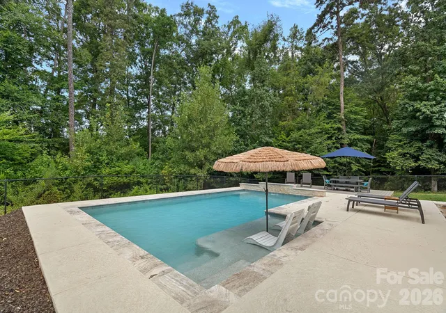 3rd image of 3850 Oakdale Rd, Charlotte, NC 28216 | MLS# 4417227