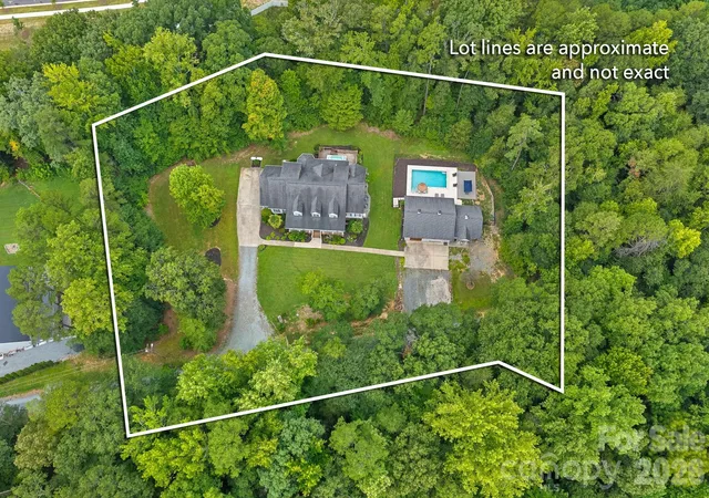 48th image of 3850 Oakdale Rd, Charlotte, NC 28216 | MLS# 4417227