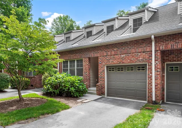 Townhouse for sale at 156 B Wash Creek Dr, Hendersonville, NC 28739 | MLS# 4417230