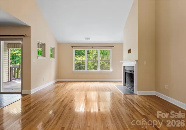 Photo 4 of Townhouse for sale at 156 B Wash Creek Dr, Hendersonville, NC 28739 | MLS# 4417230 | Listing updated on 2026-09-26
