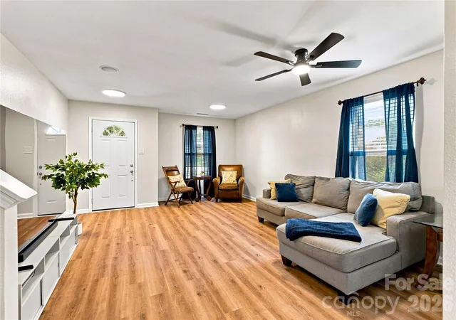 Photo 3 of Single family home for sale at 117 Farm Springs Dr, Mount Holly, NC 28120 | MLS# 4417237 | Listing updated on 2026-09-20
