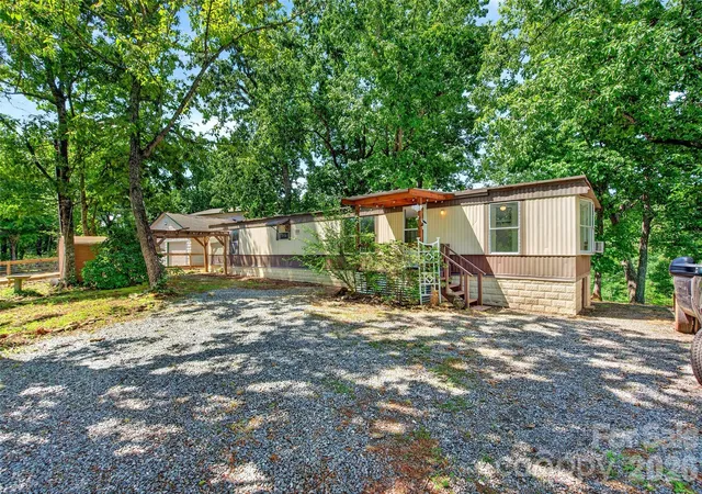 4th image of 128 Pearson Cir, Lake Lure, NC 28746 | MLS# 4417256