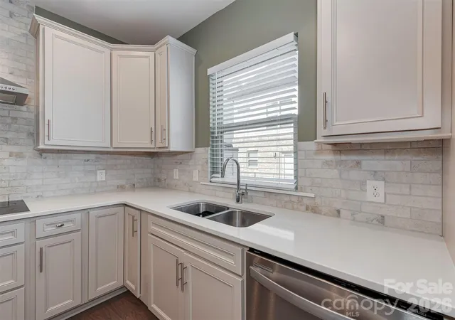 Photo 2 of Townhouse for sale at 16023 Roscoe Ln #L52, Charlotte, NC 28204 | MLS# 4417301 | Listing updated on 2026-10-03