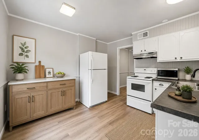 Photo 3 of Condo for sale at 4603 Hedgemore Dr, Charlotte, NC 28209 | MLS# 4417329 | Listing updated on 2026-09-03