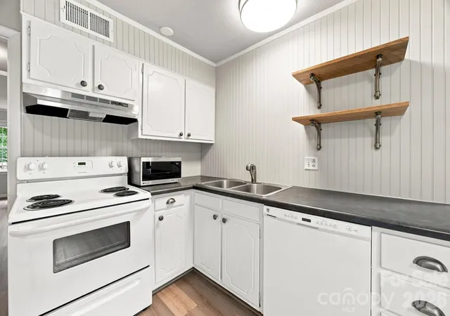 Photo 4 of Condo for sale at 4603 Hedgemore Dr, Charlotte, NC 28209 | MLS# 4417329 | Listing updated on 2026-09-03