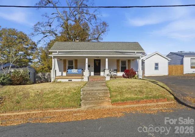 Photo 2 of Single family home for sale at 128 Massey St, Fort Mill, SC 29715 | MLS# 4417351 | Listing updated on 2026-09-16