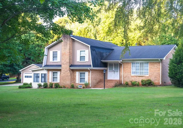 Photo 1 of Single family home for sale at 3401 Tracelake Dr, Matthews, NC 28105 | MLS# 4417359 | Listing updated on 2026-10-07