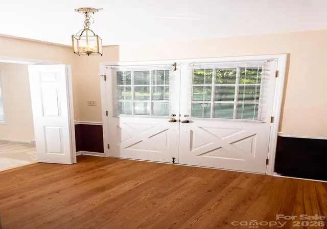 Photo 3 of Single family home for sale at 3401 Tracelake Dr, Matthews, NC 28105 | MLS# 4417359 | Listing updated on 2026-10-23