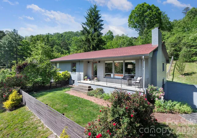 1st image of 301 Stratford Rd, Asheville, NC 28804 | MLS# 4417374