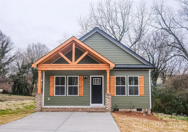 Photo 2 of Single family home for sale at 113 Chestnut Dr Sw, Concord, NC 28025 | MLS# 4417389 | Listing updated on 2026-08-29