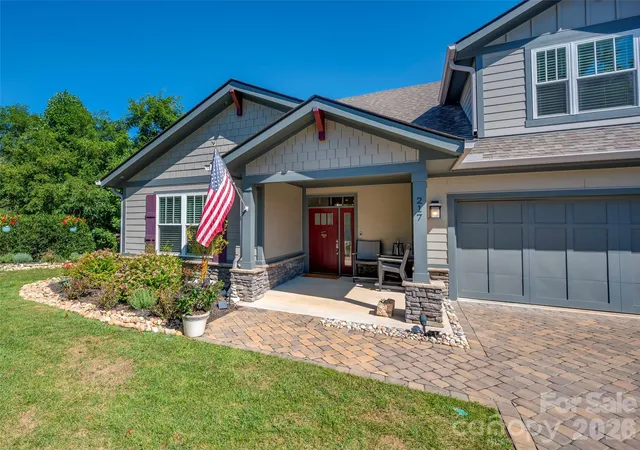 3rd image of 217 Hogans View Cir, Hendersonville, NC 28739 | MLS# 4417393
