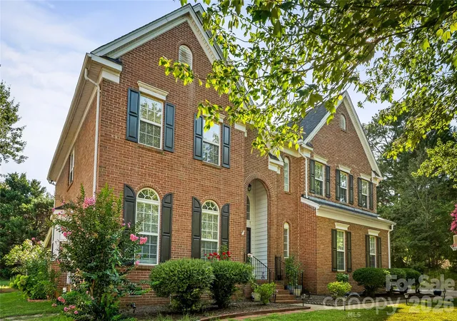 Photo 2 of Single family home for sale at 21717 Shoveller Ct, Cornelius, NC 28031 | MLS# 4417399 | Listing updated on 2026-08-29