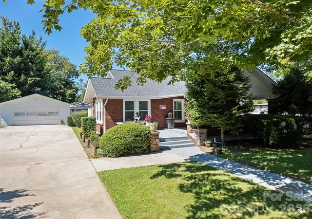 Photo 2 of Single family home for sale at 50 Epsom St, Waynesville, NC 28786 | MLS# 4417401 | Listing updated on 2026-09-29