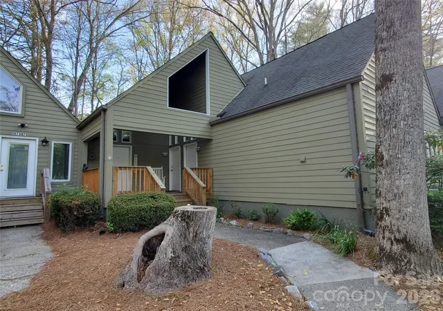 Photo 2 of Condo for sale at 91 River Run #1879, Sapphire, NC 28774 | MLS# 4417409 | Listing updated on 2026-09-01