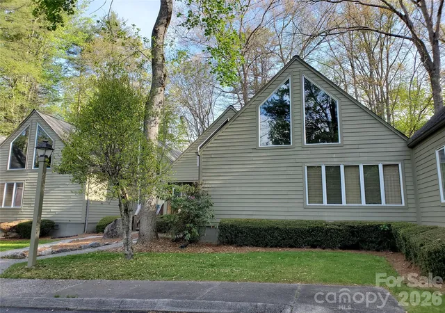 Photo 3 of Condo for sale at 91 River Run #1879, Sapphire, NC 28774 | MLS# 4417409 | Listing updated on 2026-09-01