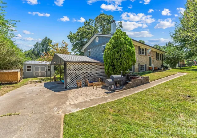 Photo 1 of Single family home for sale at 312 Hidden Valley Cir, Canton, NC 28716 | MLS# 4417437 | Listing updated on 2026-09-03
