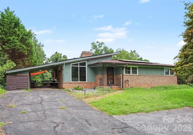 Photo 1 of Single family home for sale at 126 21st Ave Nw, Hickory, NC 28601 | MLS# 4417447 | Listing updated on 2026-09-02